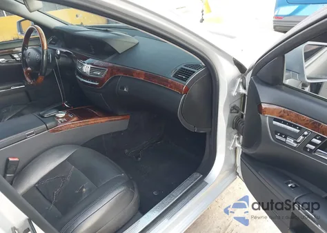 2010 Mercedes-Benz S 550 z USA, uszkodzony, nr VIN WDDNG7BB7AA320426